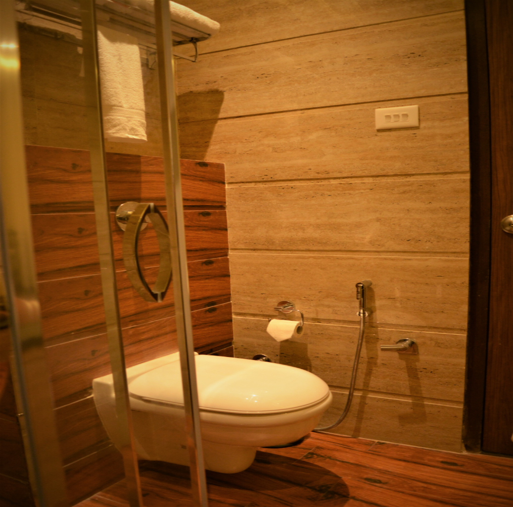 Executive Suite Bathroom